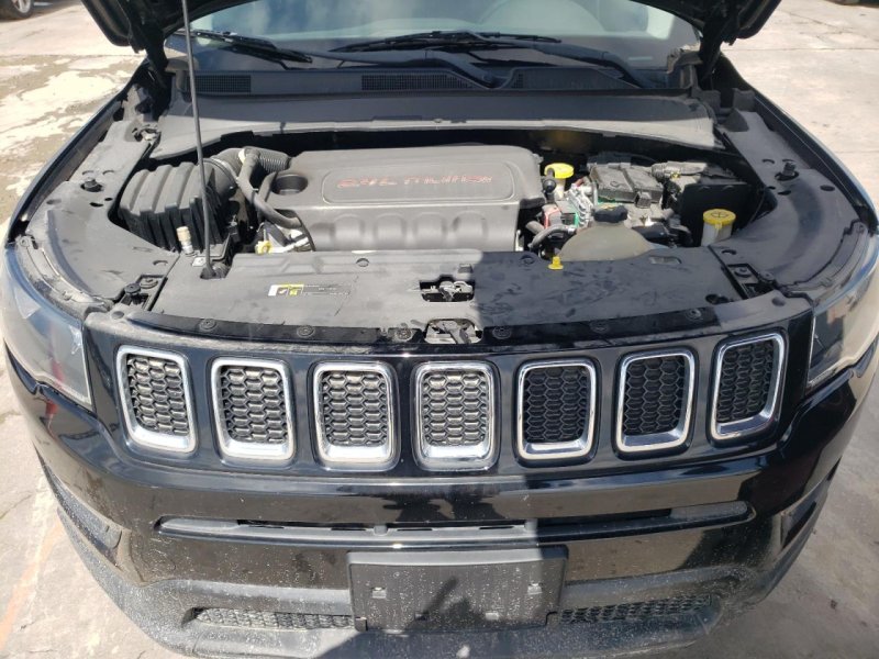 Thumbnail of 2018 Jeep Compass Latitude with VIN 3C4NJCBB9JT226433